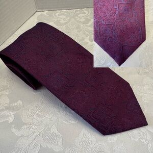 Brioni Handmade Seta Silk Tie Italy Dis 2F138 Jacquard Burgandy Geometric
